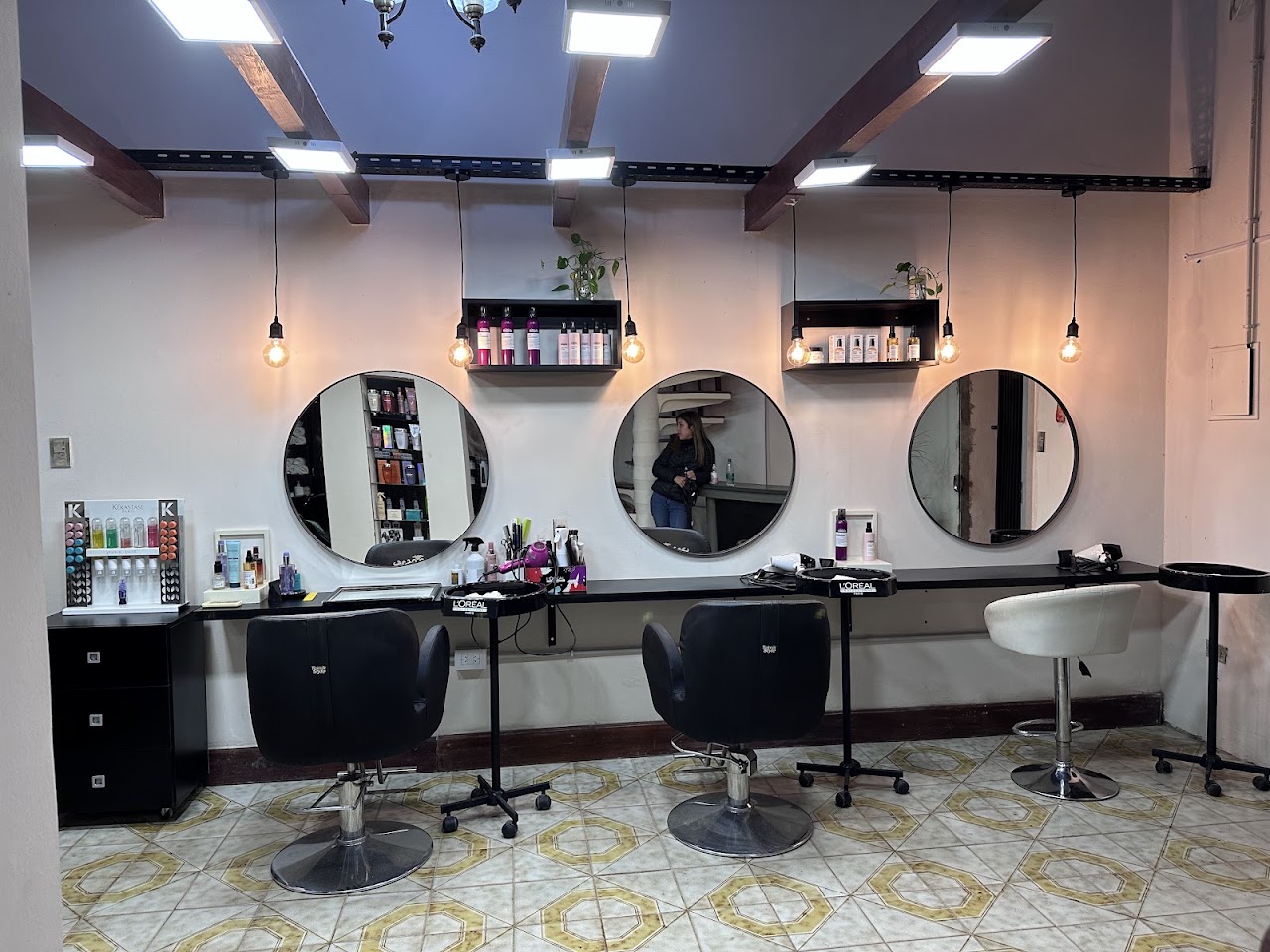 Interior of Sylvia Rodriguez luxury hair salon in Resistencia Chaco